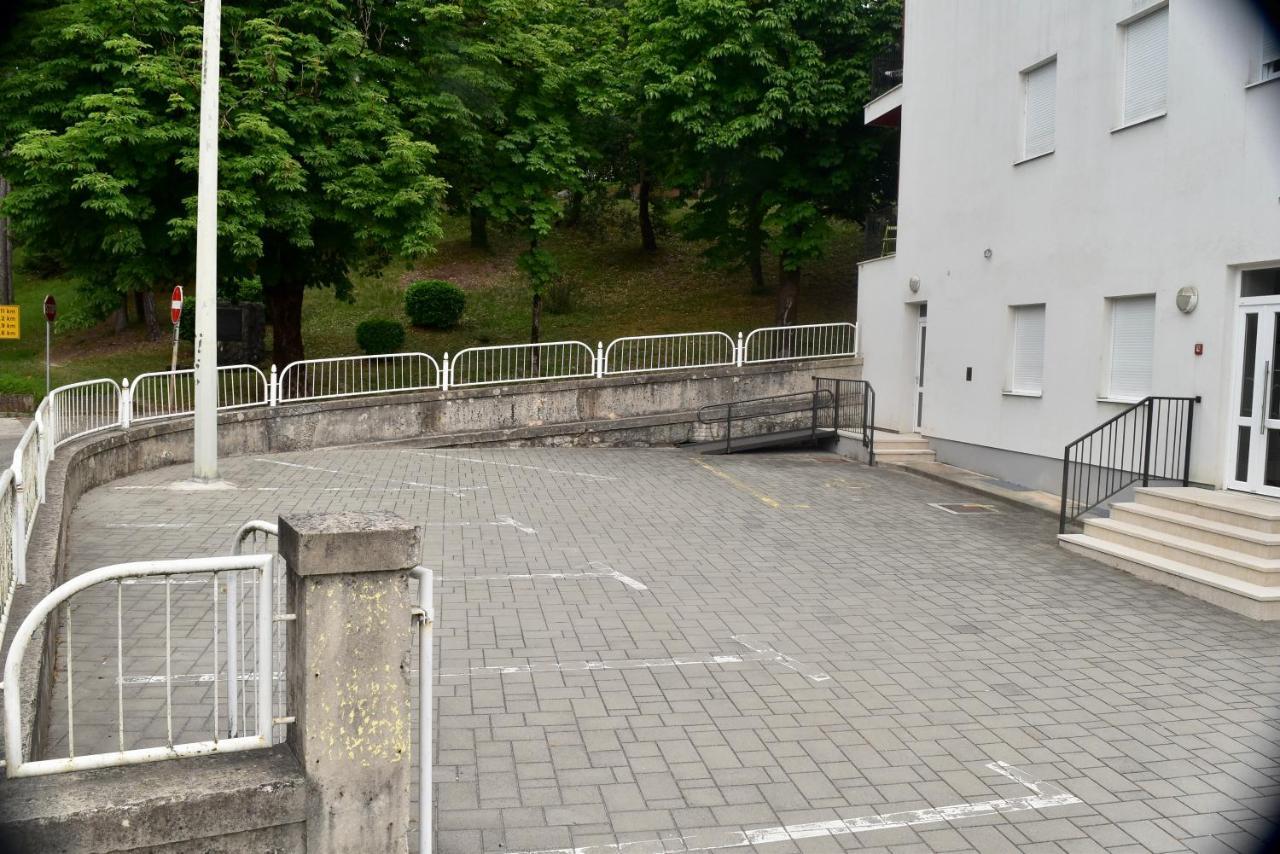 Studio Apartment Stazion With Free Parking بازين المظهر الخارجي الصورة